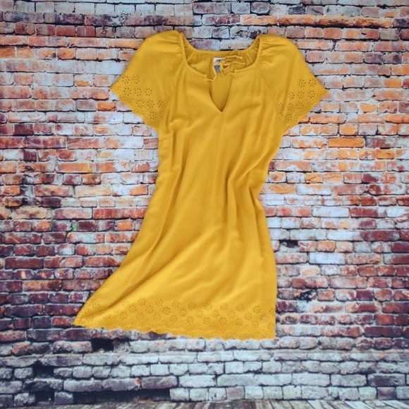 Eyelet trimmed dress - Picture 2 of 8